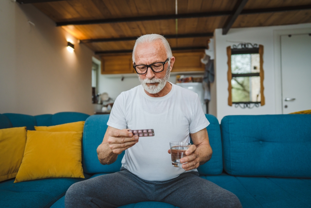 Safe Medication Use for Elderly: Tips & Precautions